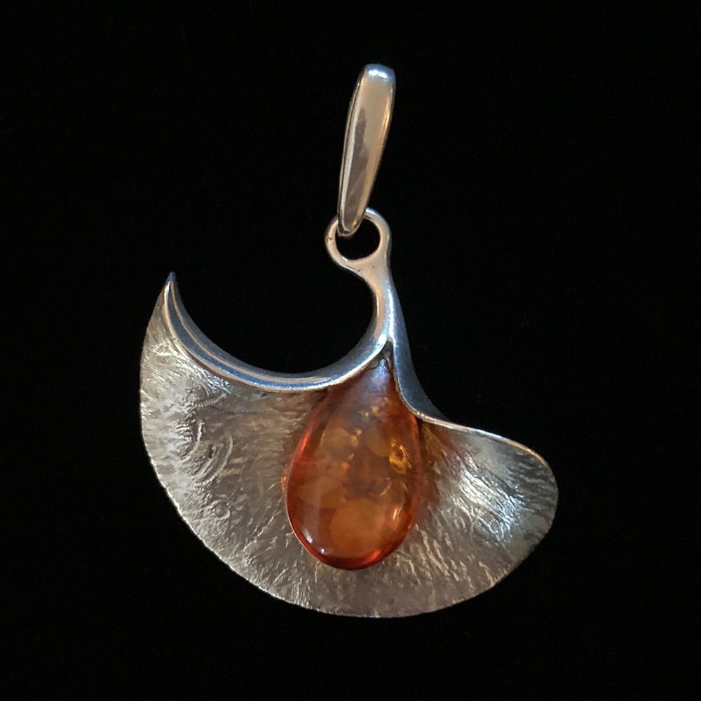 Amber and silver necklace - Picture 10 of 10